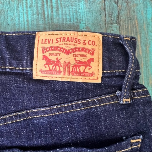 Levi's Mid Length Shorts Dark wash Rolled Cuffs Size 26 - Picture 9 of 12